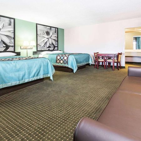 Super 8 by Wyndham Marianna Hotel Bagian luar foto
