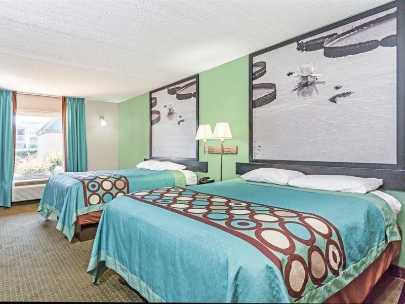 Super 8 by Wyndham Marianna Hotel Bagian luar foto