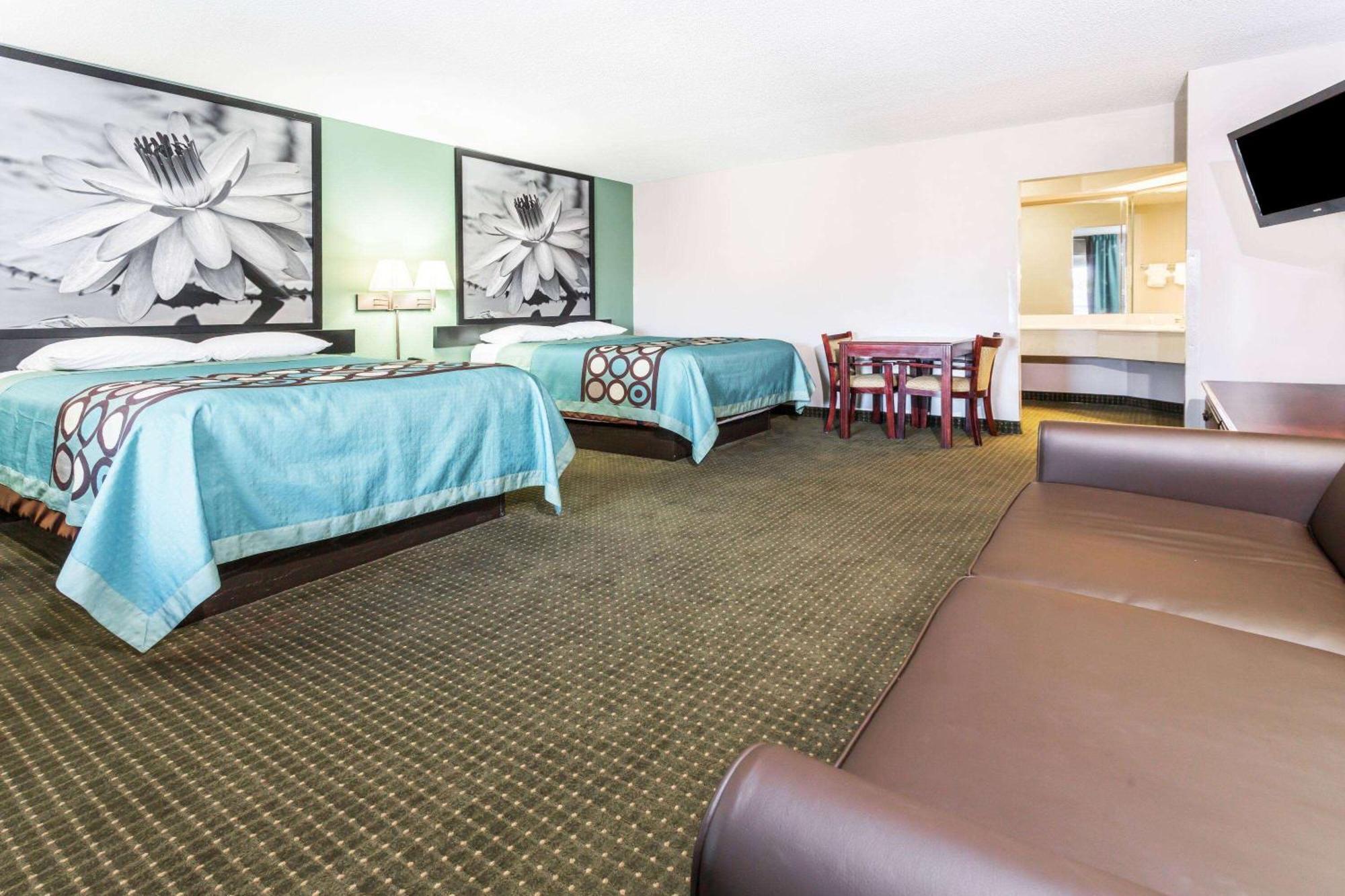 Super 8 by Wyndham Marianna Hotel Bagian luar foto